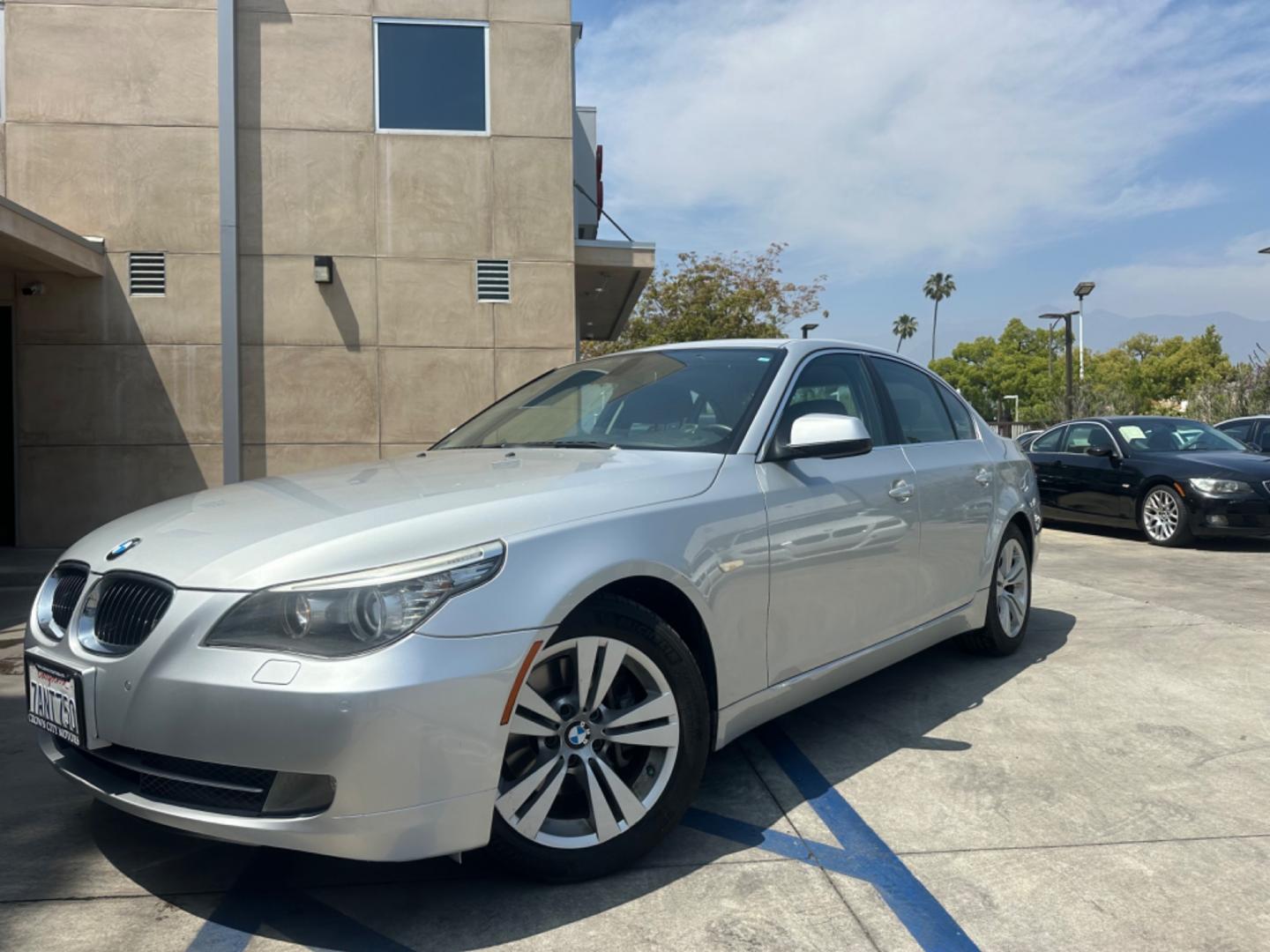 2010 Silver Metallic /110998 BMW 5-Series Leather (WBANU5C55AC) with an Inline 6 engine, Automatic transmission, located at 30 S. Berkeley Avenue, Pasadena, CA, 91107, (626) 248-7567, 34.145447, -118.109398 - 2010 BMW 528: A Premium Ride with Flexible Financing Options for All Credit Situations The 2010 BMW 528 stands as a paragon of automotive excellence, blending German engineering with luxurious features that deliver a remarkable driving experience. This model, part of BMW’s esteemed 5 Series, offe - Photo#0